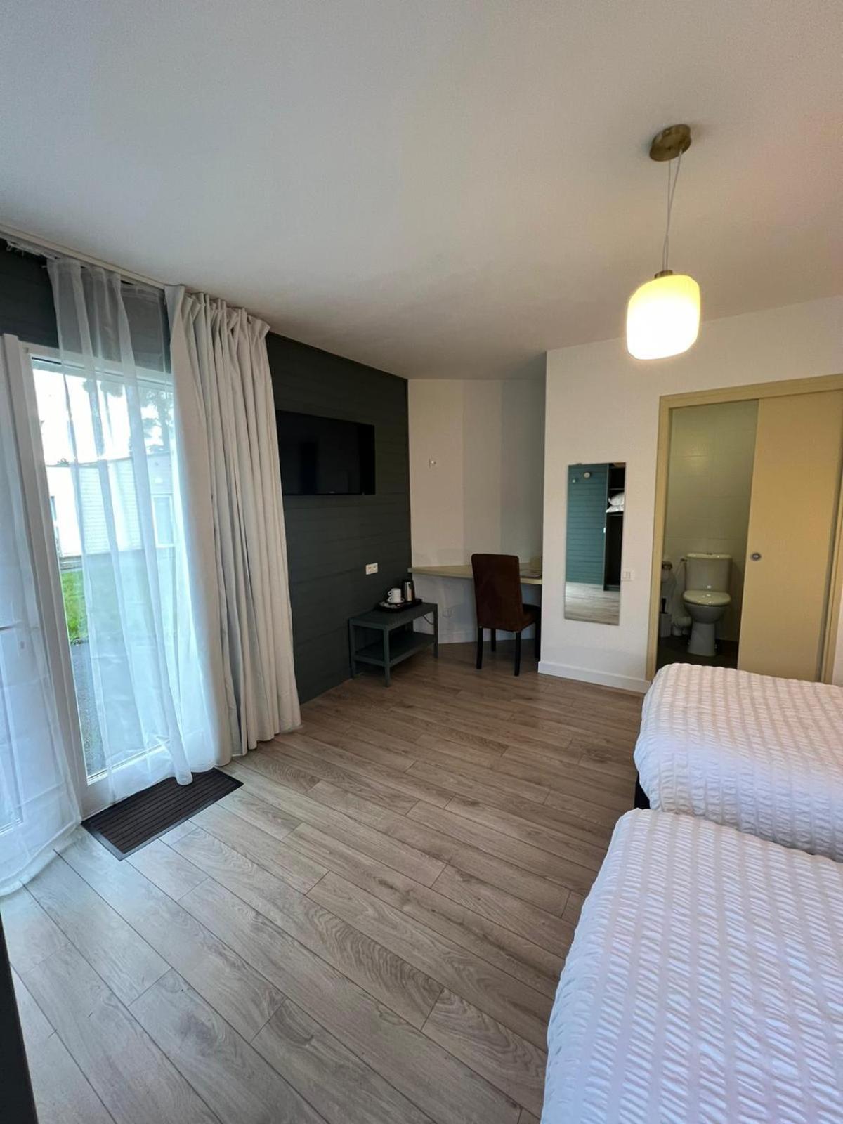 Hotel Les Voisins Beaucemaine Ploufragan Exteriör bild