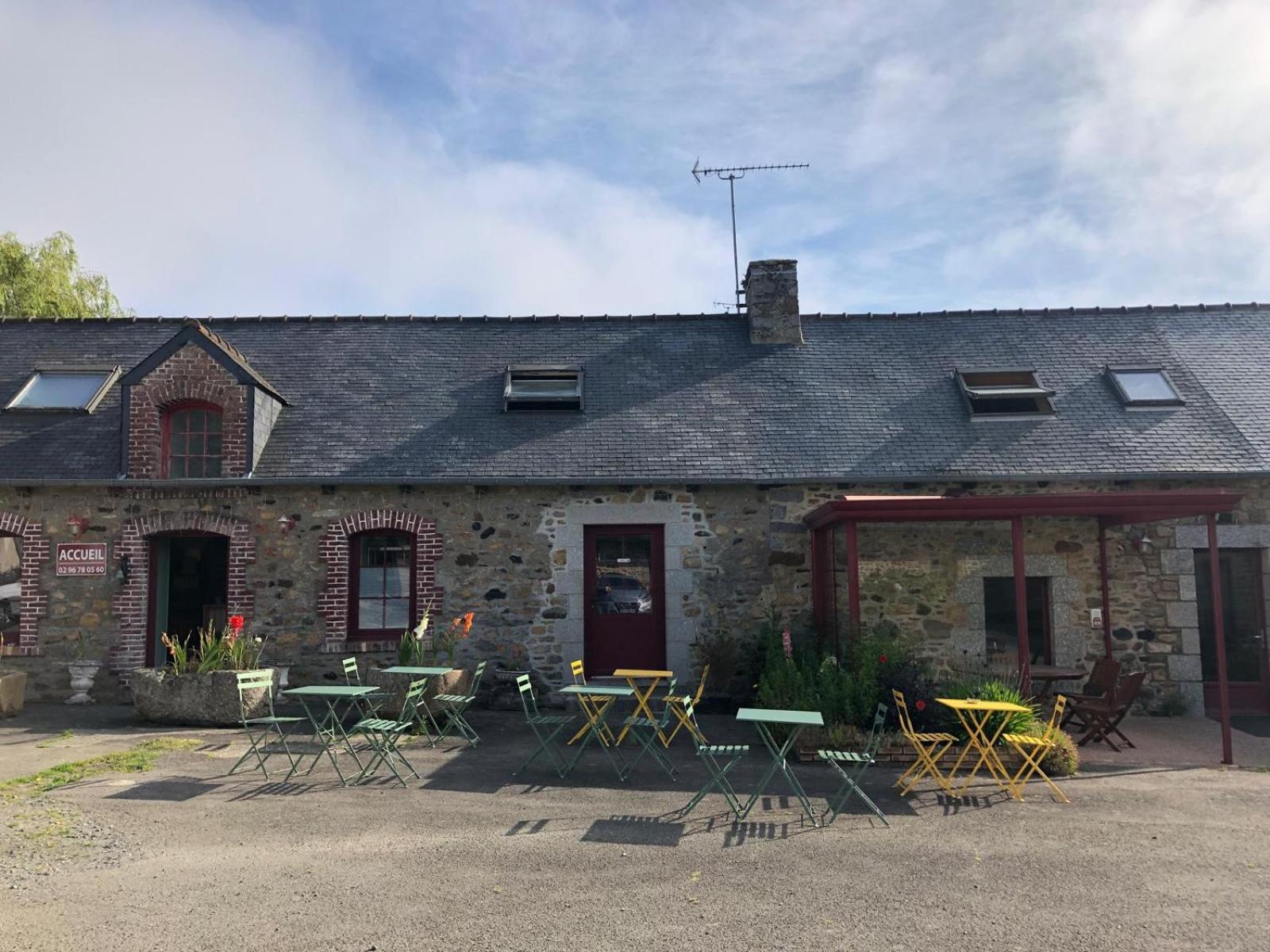 Hotel Les Voisins Beaucemaine Ploufragan Exteriör bild